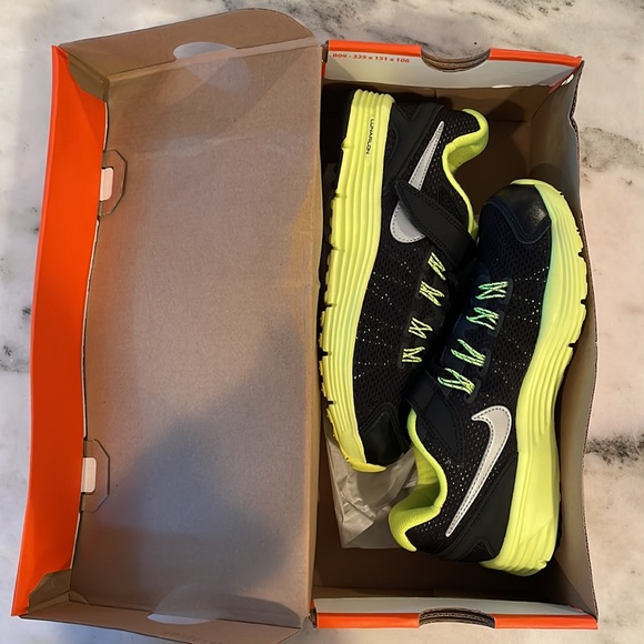 NWT, Nike lunarglide, youth size 2.5 - Picture 6 of 6